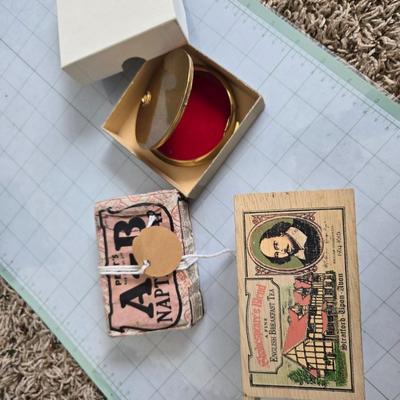 Vintage items lot