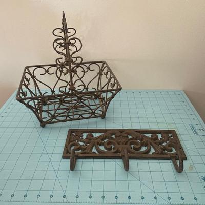 Metal basket and key holder