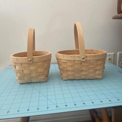 2 baskets