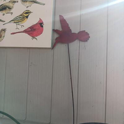 3 METAL TRELLISES, CANVAS PICTURE OF BIRDS AND A STEEL STAKED BIRD