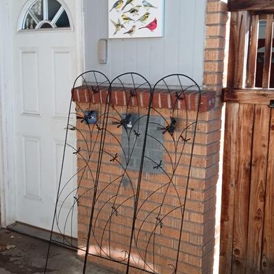 3 METAL TRELLISES, CANVAS PICTURE OF BIRDS AND A STEEL STAKED BIRD