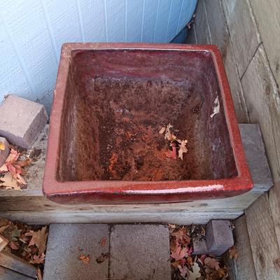 2 CLAY FLOWER POTS