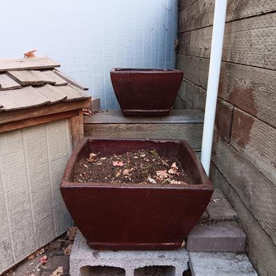 2 CLAY FLOWER POTS