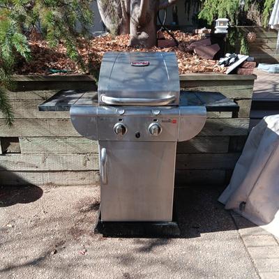 COMMERCIAL INFRARED CHAR-BROIL PROPANE GRILL WITH TANK