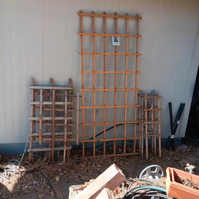 3 SIZES OF WOODEN TRELLIS