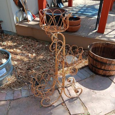 UNIQUE METAL PLANT STAND