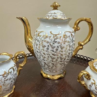 Has Dresden tea set