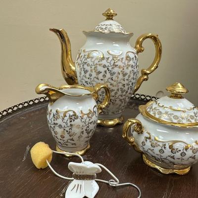 Has Dresden tea set
