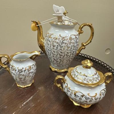 Has Dresden tea set