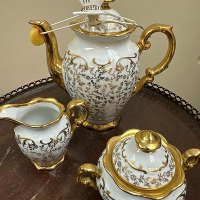 Has Dresden tea set