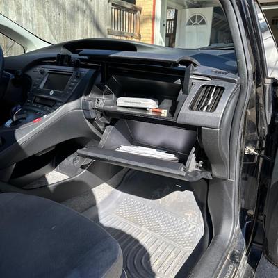 2014 TOYOTA PRIUS HYBRID 4 DOOR HATCHBACK 4-CYL, AUTOMATIC