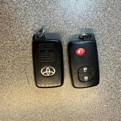 2014 TOYOTA PRIUS HYBRID 4 DOOR HATCHBACK 4-CYL, AUTOMATIC