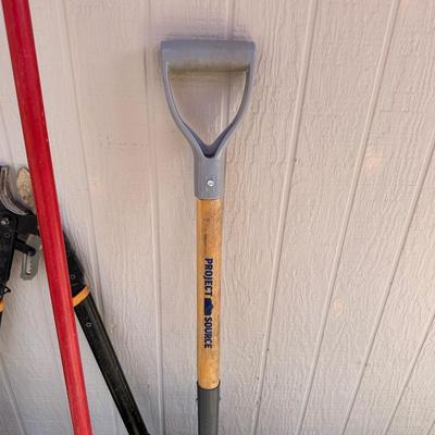 HAND SAW AND YARD TOOLS
