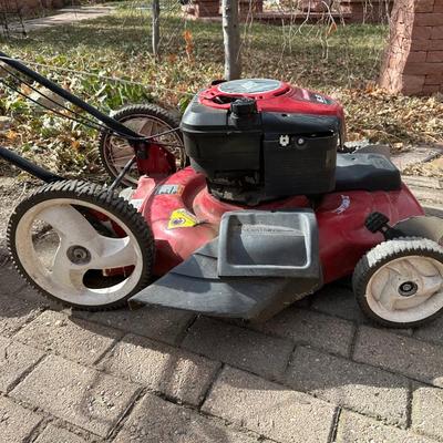 CRAFTSMAN 6.5 - 22" LAWN MOWER WITH GAS CAN