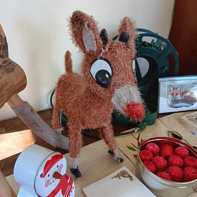 CHRISTMAS DECORATIONS AND GREETING CARDS