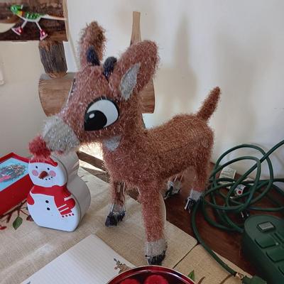 CHRISTMAS DECORATIONS AND GREETING CARDS