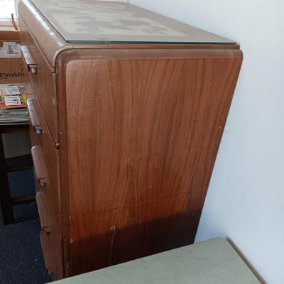 5 CEDAR DRAWER CHEST WITH PROTECTIVE GLASS TOP