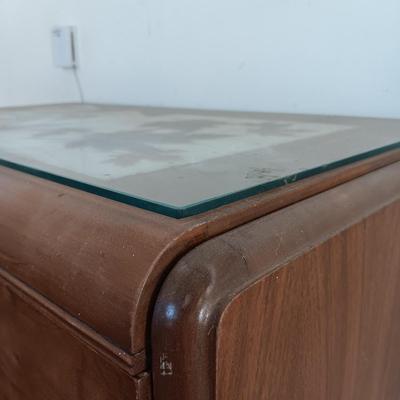 5 CEDAR DRAWER CHEST WITH PROTECTIVE GLASS TOP
