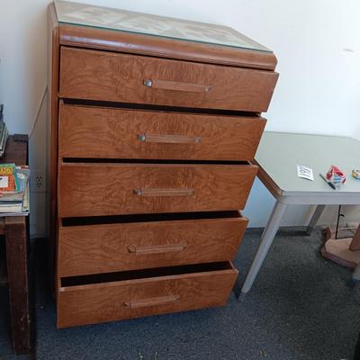 5 CEDAR DRAWER CHEST WITH PROTECTIVE GLASS TOP
