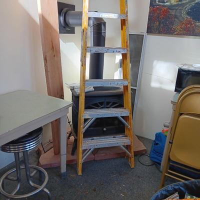 7 FOOT FIBERGLASS LADDER