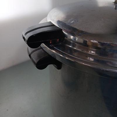 MIRRO-MATIC 22" CANNING PRESSURE COOKER AND A STOCK POT