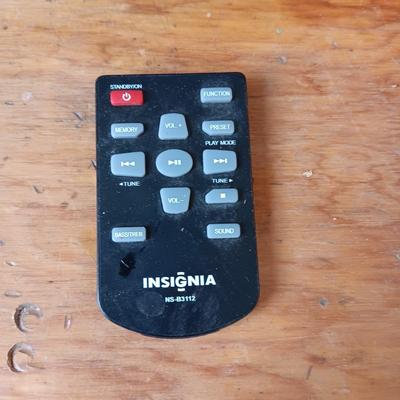 INSIGNIA RADIO/CD PLAYER/DOCKING STATION W/REMOTE