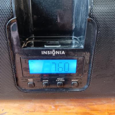 INSIGNIA RADIO/CD PLAYER/DOCKING STATION W/REMOTE