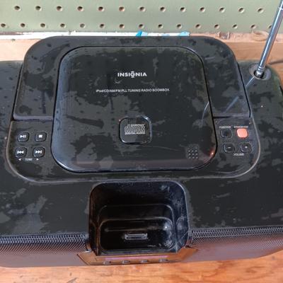 INSIGNIA RADIO/CD PLAYER/DOCKING STATION W/REMOTE