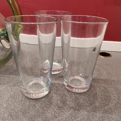 GLASS PITCHER WITH 6 DRINKING GLASSES