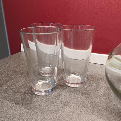 GLASS PITCHER WITH 6 DRINKING GLASSES