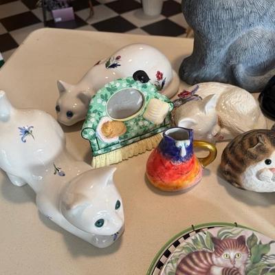 Cats - Lot of 32 Figurine, 3 Frames and 4 Plates