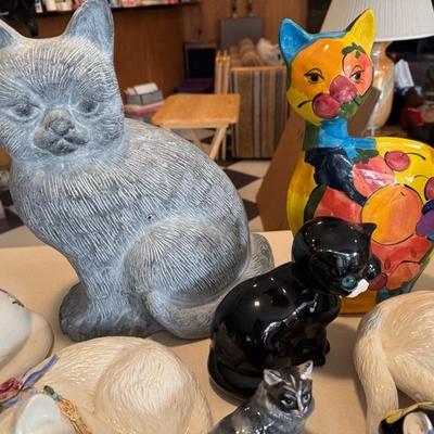 Cats - Lot of 32 Figurine, 3 Frames and 4 Plates