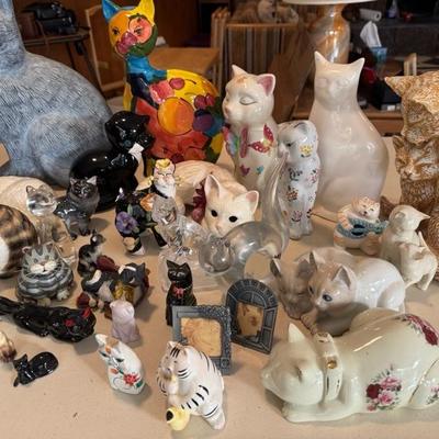 Cats - Lot of 32 Figurine, 3 Frames and 4 Plates