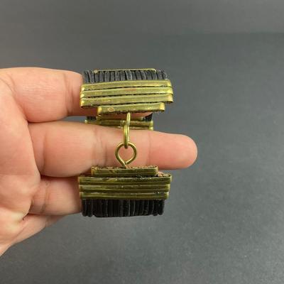 -104- COSTUME JEWELRY | Miscellaneous Metal Bracelets