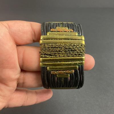 -104- COSTUME JEWELRY | Miscellaneous Metal Bracelets