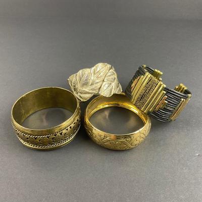 -104- COSTUME JEWELRY | Miscellaneous Metal Bracelets