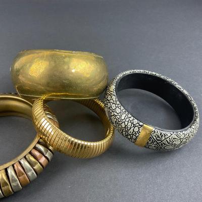 -105- COSTUME JEWELRY | Miscellaneous Metal Bracelets