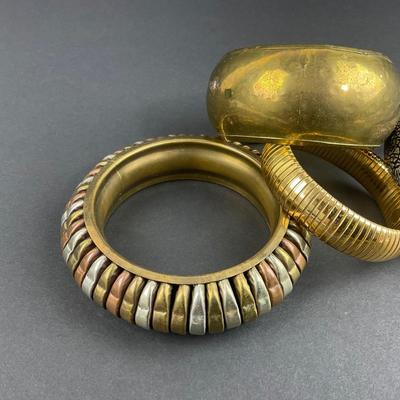 -105- COSTUME JEWELRY | Miscellaneous Metal Bracelets