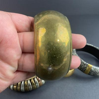 -105- COSTUME JEWELRY | Miscellaneous Metal Bracelets