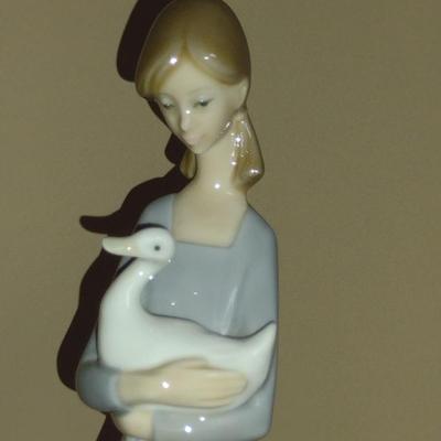 Lladro Nao Porcelain Figurine- Approx 10 1/2" Tall