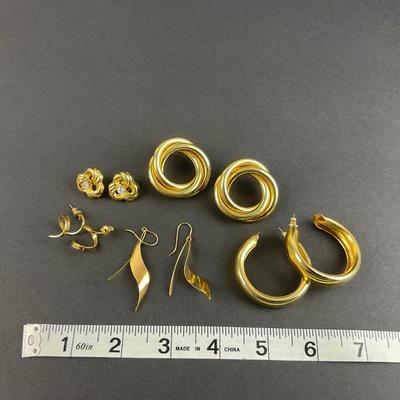 -112- COSTUME JEWELRY | Gold Tone Earrings