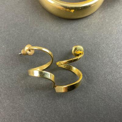 -112- COSTUME JEWELRY | Gold Tone Earrings
