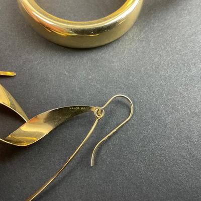 -112- COSTUME JEWELRY | Gold Tone Earrings