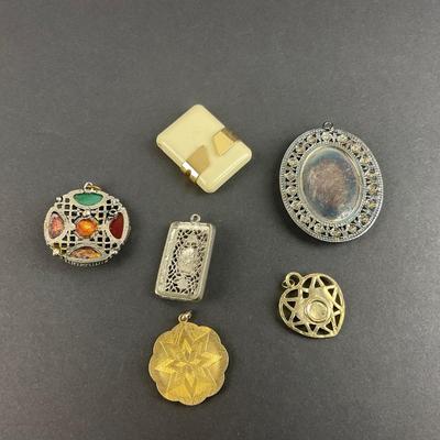 -117- COSTUME JEWELRY | Assortment Of Pendants