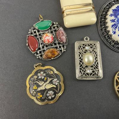 -117- COSTUME JEWELRY | Assortment Of Pendants