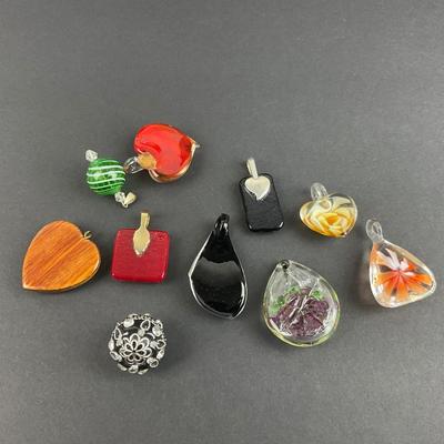 -118- COSTUME JEWELRY | Miscellaneous Assorted Pendants