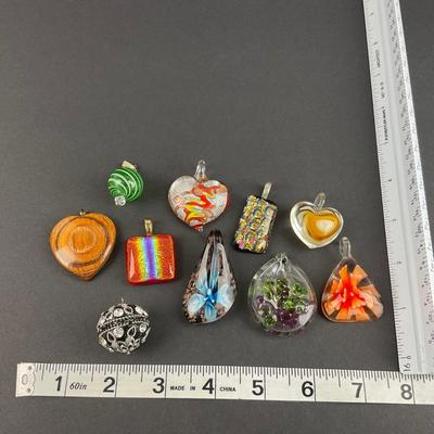-118- COSTUME JEWELRY | Miscellaneous Assorted Pendants