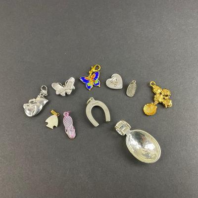 -119- COSTUME JEWELRY | Assortment Of Miscellaneous Charms