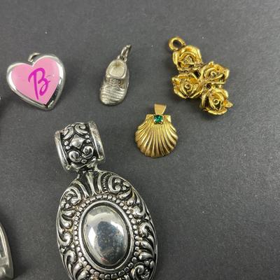 -119- COSTUME JEWELRY | Assortment Of Miscellaneous Charms
