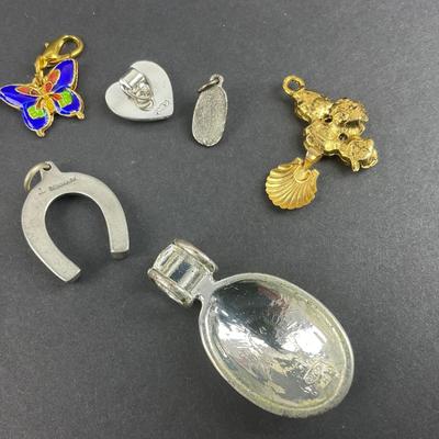 -119- COSTUME JEWELRY | Assortment Of Miscellaneous Charms